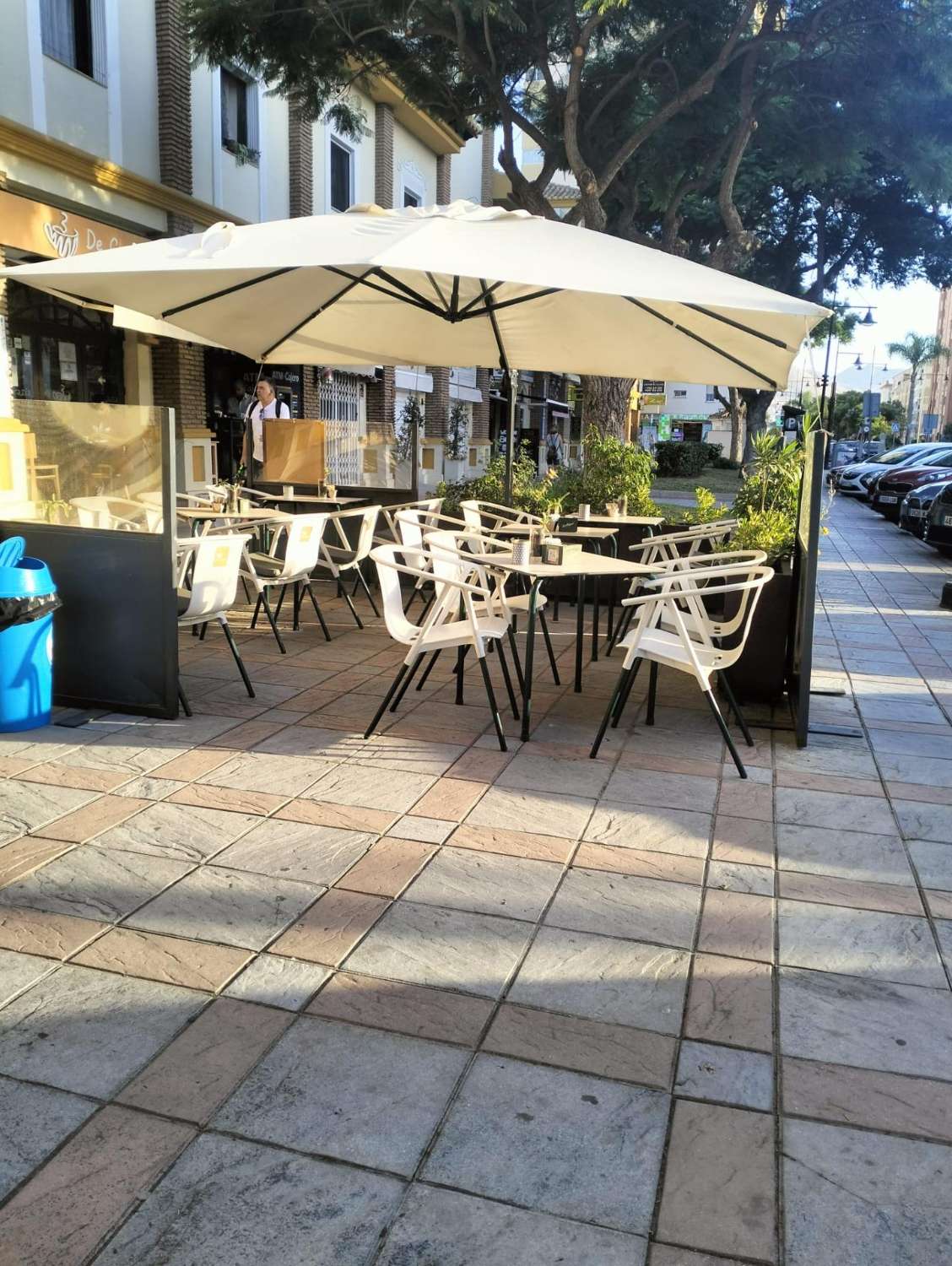 кафетерий b перечислить в Fuengirola